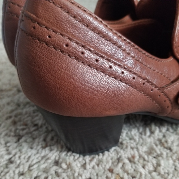 BareTraps Haydon Leather Heeled Booties - Picture 6 of 9